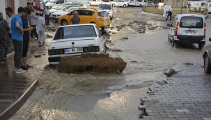 Manisa'da sağanak yağış hayatı olumsuz etkiledi