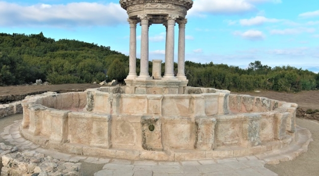 Tarihi çeşme Tholos Nymphaion restore edildi