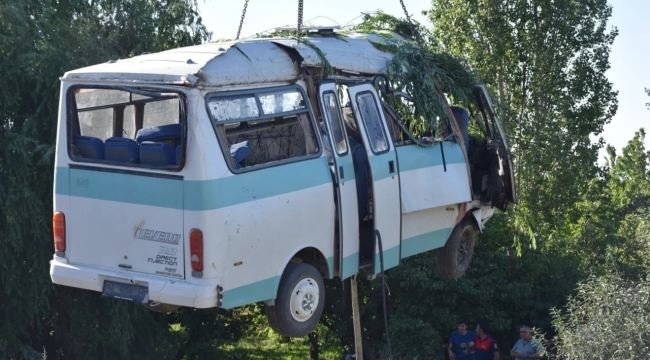 Afyon'da trafik kazası: 6 kişi hayatını kaybetti
