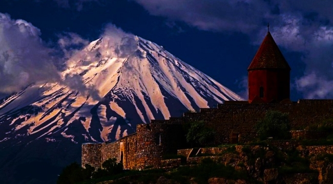 Ağrı Dağı'nda buzullar eriyor