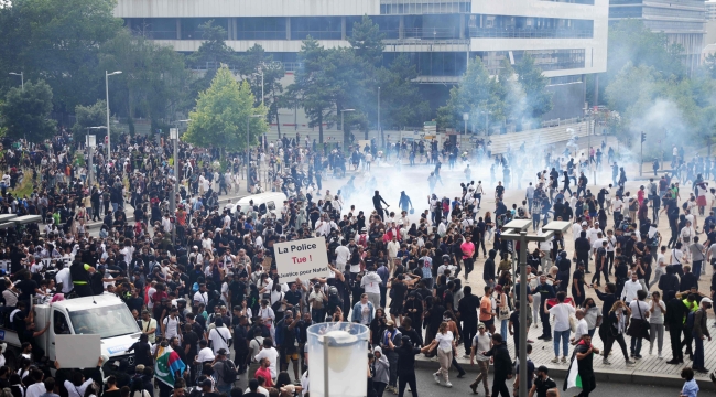Fransa'da protestoların 4. gününde 1.300 gözaltı