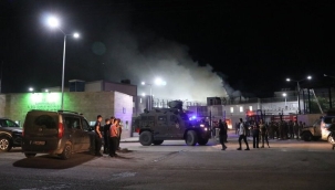 Kaçaklar, Geri Gönderme Mrkz.'nde yangın çıkardı