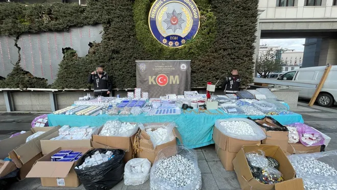 İstanbul'da sahte ilaç üreten 2 yabancı yakalandı