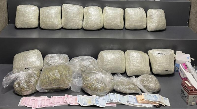 İzmir'de uyuşturucu operasyonu: 4 gözaltı