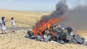 Taliban, müzik aletlerini yaktı