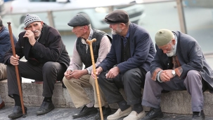 Yaşlı aylığı, 1.997 TL'den 2.348 TL'ye yükseltildi