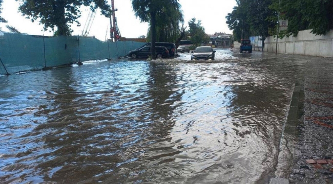Edirne'de sağanak yağış hayatı olumsuz etkiledi