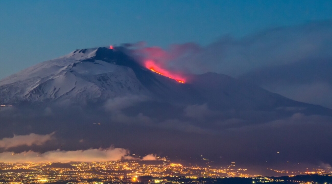 Etna Yanardağı yeniden faaliyete geçti