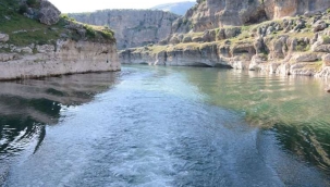 Fırat Nehri'ne giren baba ve oğul hayatını kaybetti