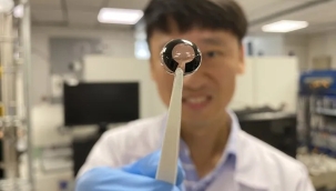 Gözyaşıyla şarj olan akıllı lens geliştirildi