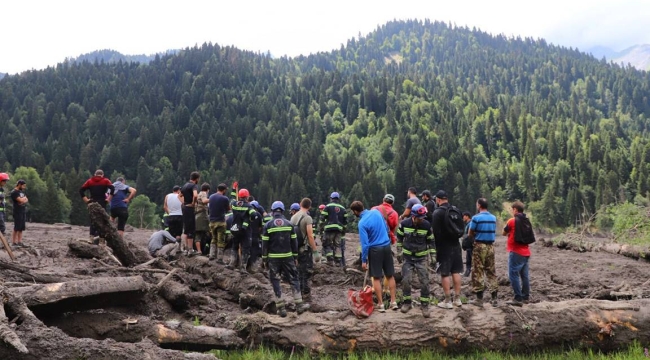 Gürcistan'ın Şovi beldesinde heyelan: 11 can kaybı
