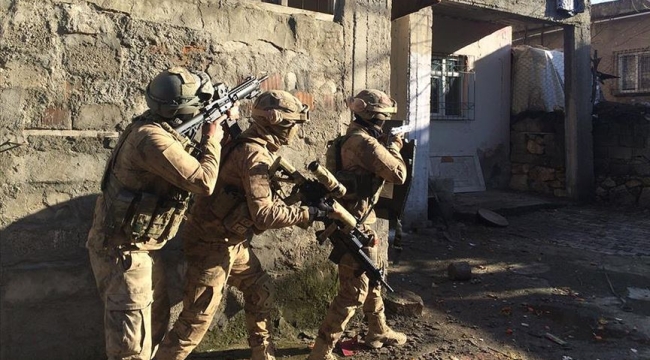 Hakkari'de terör operasyonu: 23 gözaltı 