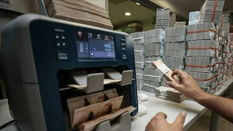 Hazine, tahvil ihalesinde 2,6 milyar TL borçlandı