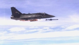 Hindistan, hava-hava füzesi Astra'yı test etti