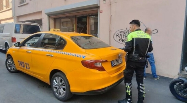 Hırsızlıktan aranan taksici dur ihtarına uymadı