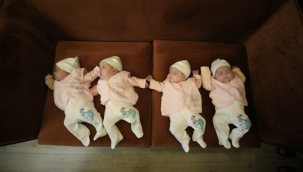 İran'da dördüz doğumlarda aileye ev verilecek