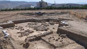 İzmir'de 8200 yıllık su kanalı bulundu
