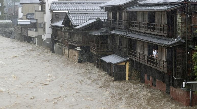 Khanun Tayfunu'nda can kaybı 2, yaralı ise 64 oldu
