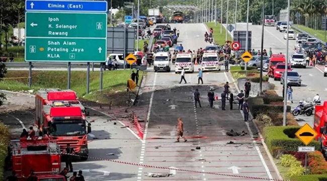 Malezya'da özel yolcu uçağı düştü: 10 can kaybı