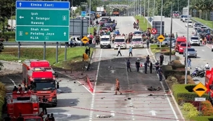 Malezya'da özel yolcu uçağı düştü: 10 can kaybı