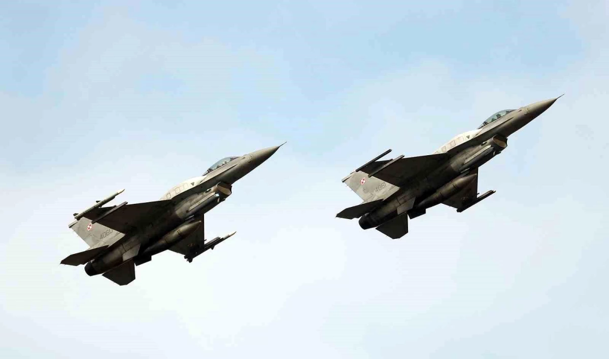 Norveç, Ukrayna'ya 12 adet F-16 gönderecek