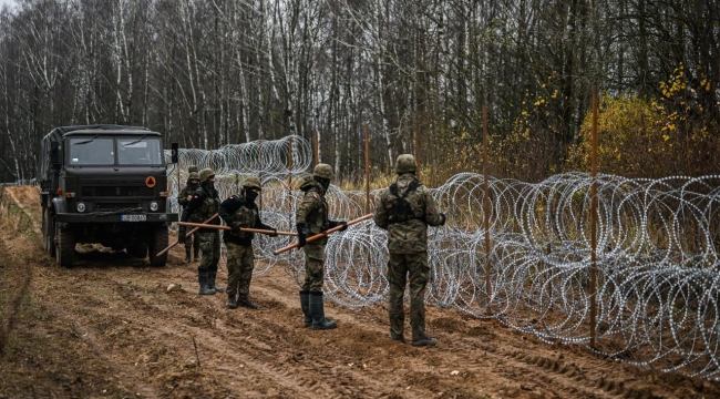 Polonya, Belarus sınırına ek 2 bin asker gönderiyor