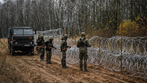 Polonya, Belarus sınırına ek 2 bin asker gönderiyor