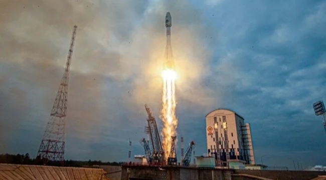 Rus Luna-25 uzay aracı Ay'a çarptı