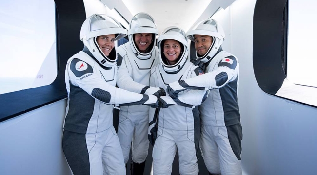 SpaceX, UUİ'ye 4 astronot gönderdi