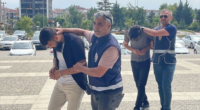 Telefon dolandırıcılığı yapan 3 kaçak Arap yakalandı 