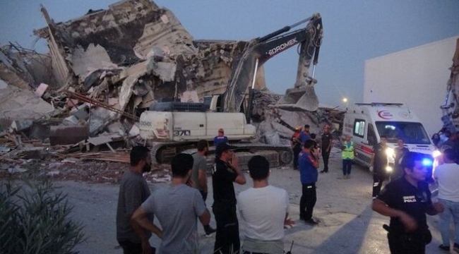 Antakya'da hasarlı bina yıkımı: 1 can kaybı