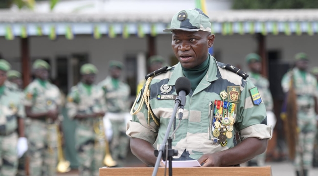 Gabon'da darbeci general, demokrasi sözü verdi