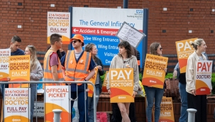 İngiltere'de 24 bin uzman doktor 2 günlük grevde