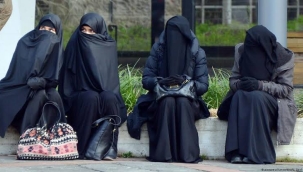 İsviçre'den kamuya açık alanlarda burka yasağı