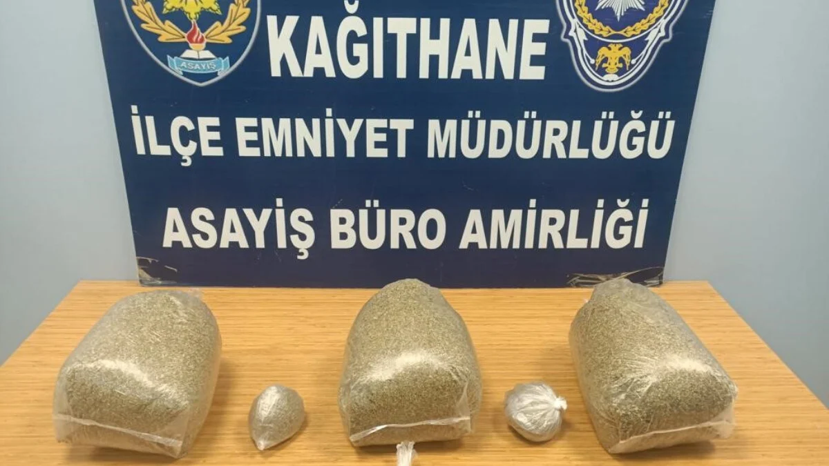 İstanbul'da bir takside 3 kilo uyuşturucu yakalandı
