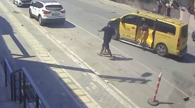 Manavgat'ta ticari taksi ve motosiklet çarpıştı