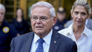 Menendez, 100 bin dolar kefaletle serbest