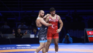 Milli güreşçi Taha Akgül, yarı finalde kaybetti