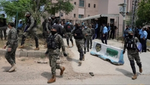 Pakistan'da intihar saldırısında 9 asker öldü