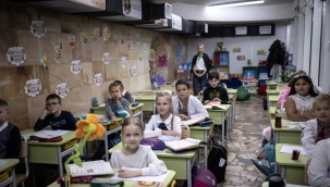 Ukrayna'da metro istasyonunda eğitim veriliyor