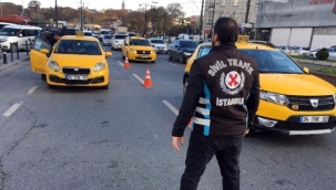 Eminönü'de sivil trafik ekiplerinden taksi denetimi