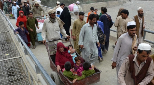 Pakistan yabancı göçmenleri sınır dışı ediyor