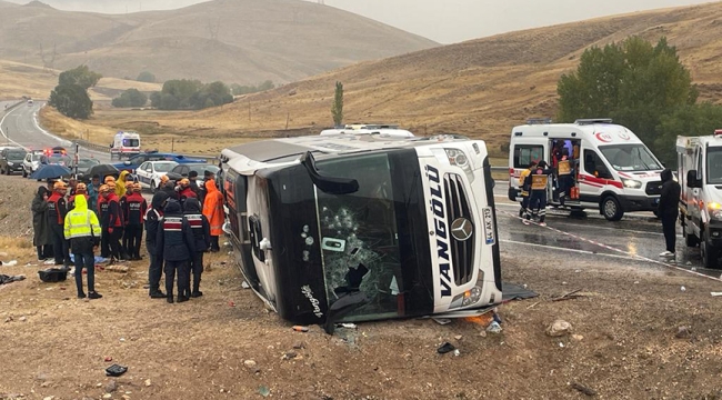 Sivas'ta yolcu otobüsü devrildi: 7 can kaybı