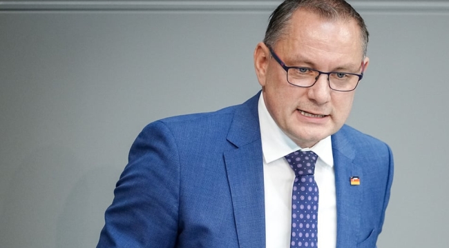 Tino Chrupalla miting öncesi saldırıya uğradı