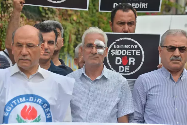 Adana'da bir taksici öğretmenlere saldırdı