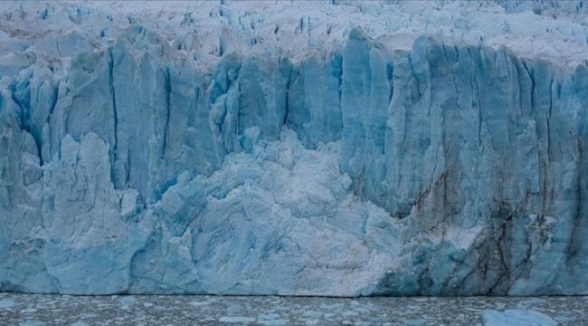 Dünyanın en büyük buzdağı hareket etmeye başladı
