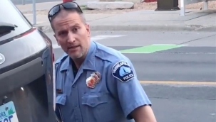 George Floyd'un katili cezaevinde bıçaklandı