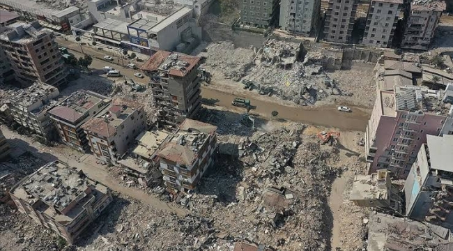 Depremden 275 gün sonra enkazdan ceset çıktı