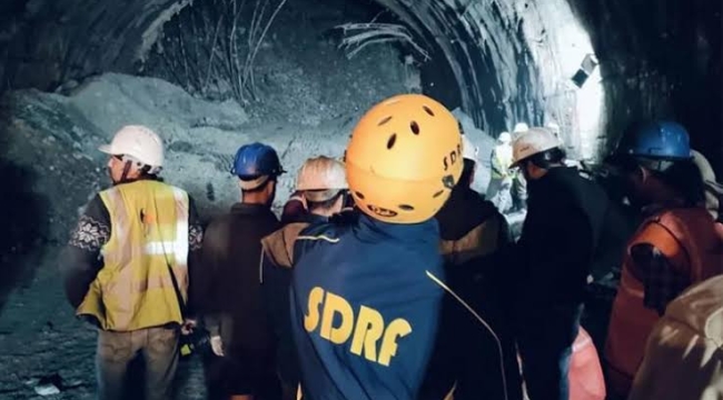 Hindistan'da inşaat halindeki bir tünel çöktü 