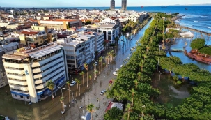  İskenderun'da caddeler ve sokaklar suya teslim